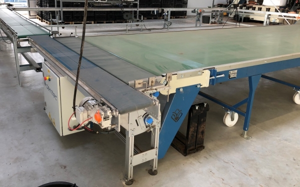 Degrouping conveyors